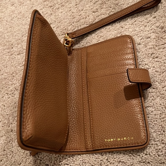 Tory Burch wristlet - Picture 4 of 4